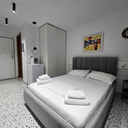 Roomy Апартаменты *