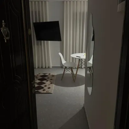 Roomy Tirana