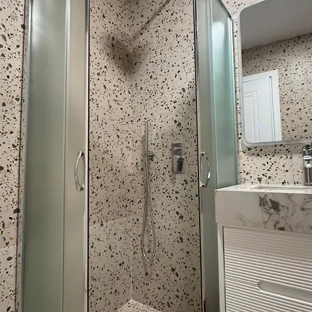 Roomy Tirana