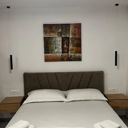 Roomy Tirana