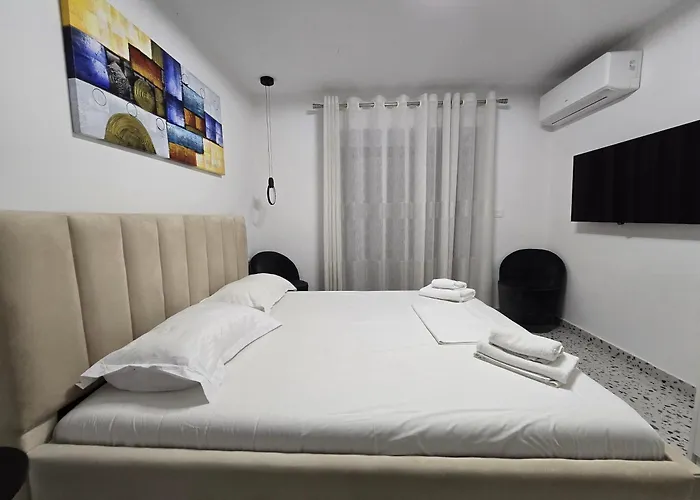 Roomy Tirana